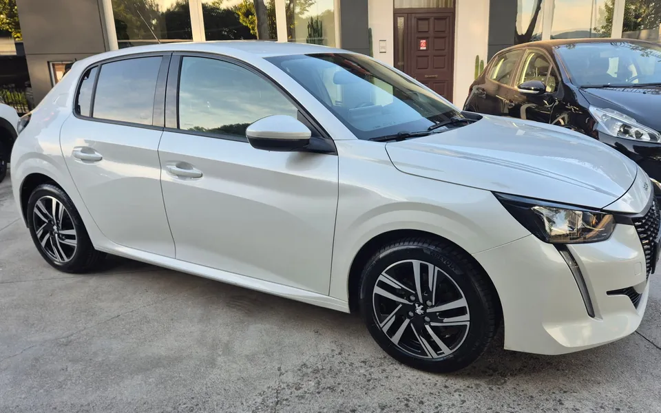 Peugeot 208 Blue Hdi 100cv Stop&Start 5P Allure — foto 2 di 21