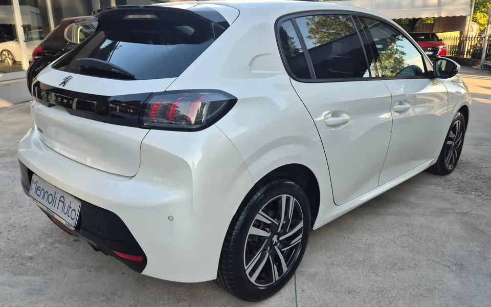 Peugeot 208 Blue Hdi 100cv Stop&Start 5P Allure — foto 4 di 21