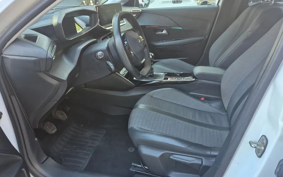Peugeot 208 Blue Hdi 100cv Stop&Start 5P Allure — foto 10 di 21