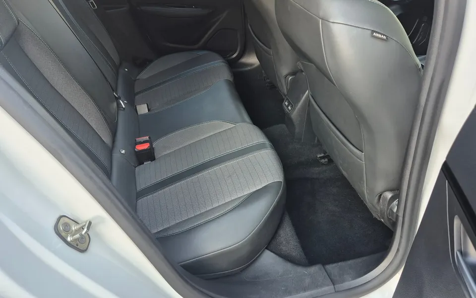 Peugeot 208 Blue Hdi 100cv Stop&Start 5P Allure — foto 17 di 21
