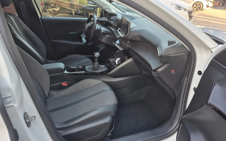 Peugeot 208 Blue Hdi 100cv Stop&Start 5P Allure — foto 18 di 21