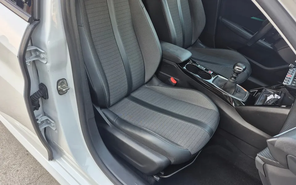 Peugeot 208 Blue Hdi 100cv Stop&Start 5P Allure — foto 19 di 21