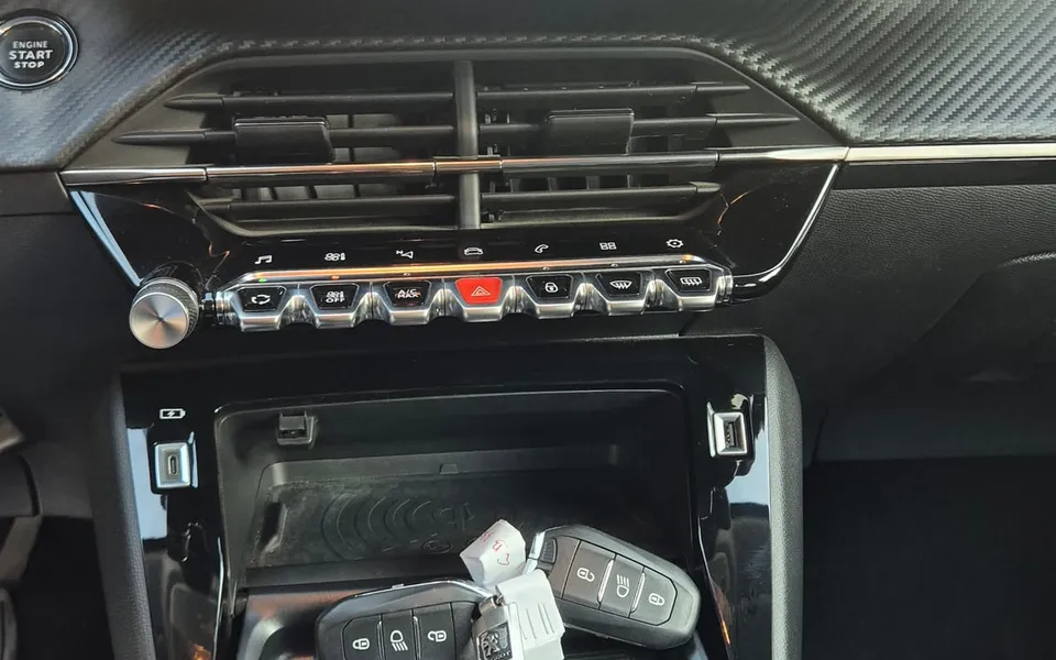 Peugeot 208 Blue Hdi 100cv Stop&Start 5P Allure — foto 20 di 21