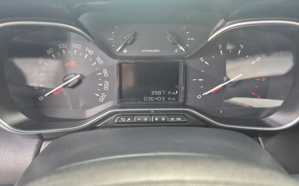 Citroen C3 Aircross Pure Tech S&S Shine — foto 15 di 19