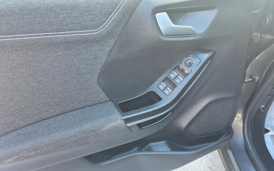 Ford Puma EcoBoost Hybrid 125 cv S&S Titanium — foto 10 di 19