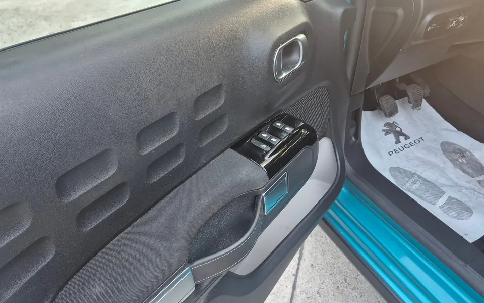 Citroen C3 Pure Tech 83 S&S Shine GPL — foto 9 di 20