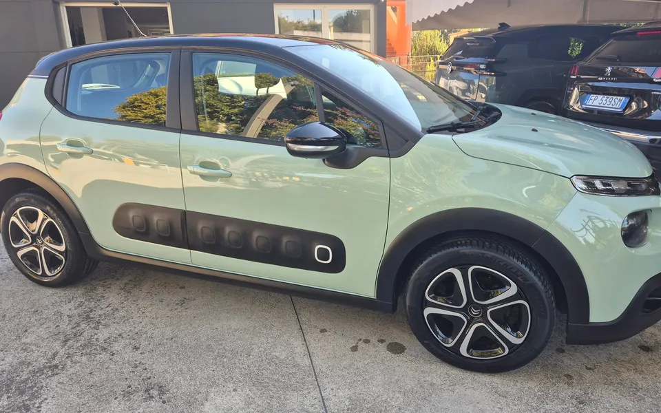 Citroen C3 Pure Tech S&S 83 S&S Shine — foto 4 di 14