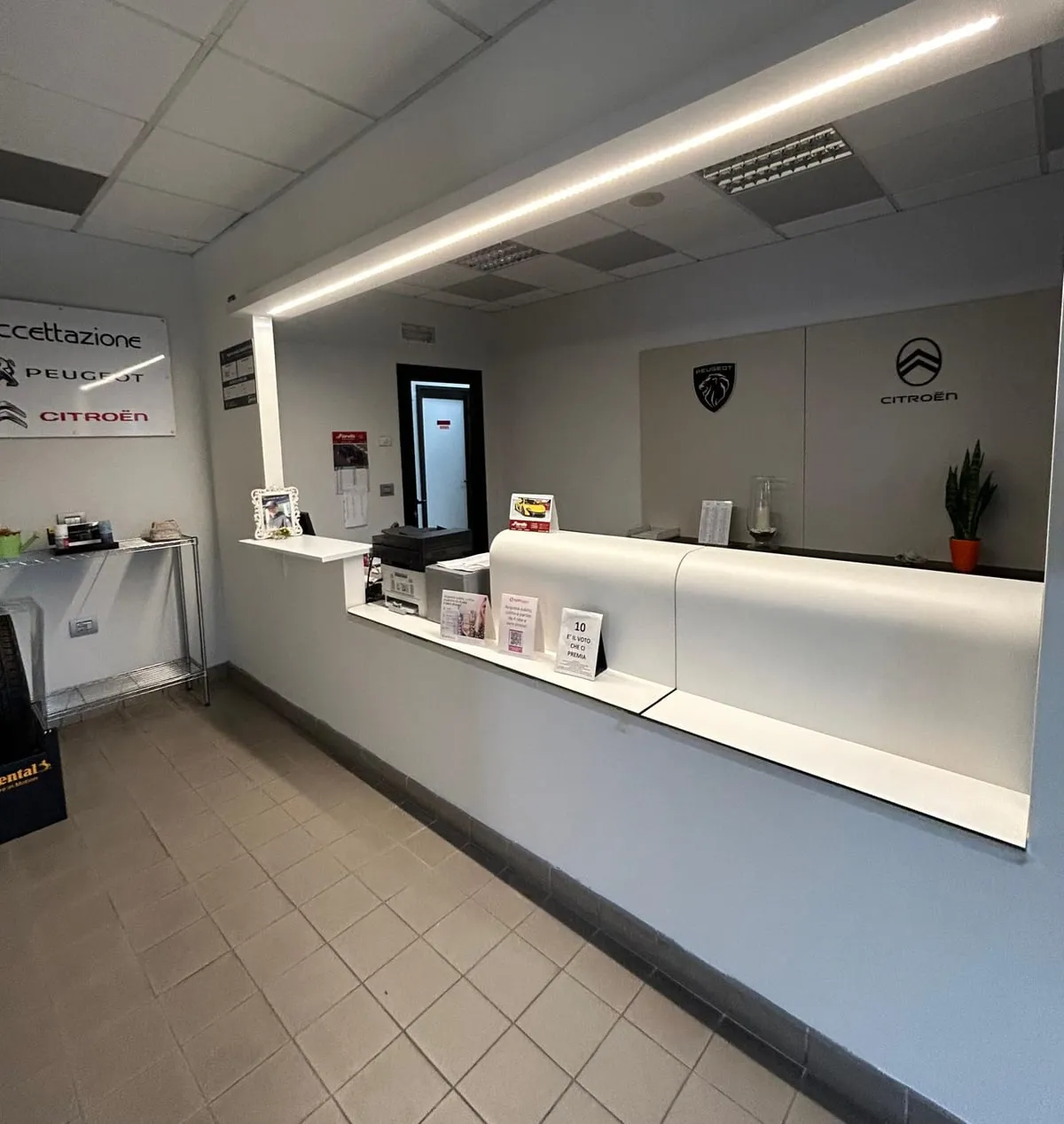 Il banco accettazione Peugeot e Citroën di Mennoli Auto
