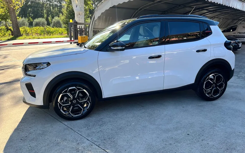 Citroën C3 Puretech 100 MAX — foto 7 di 25