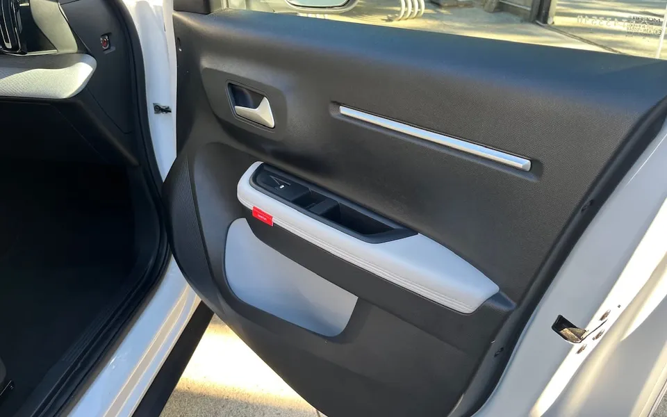 Citroën C3 Puretech 100 MAX — foto 18 di 25