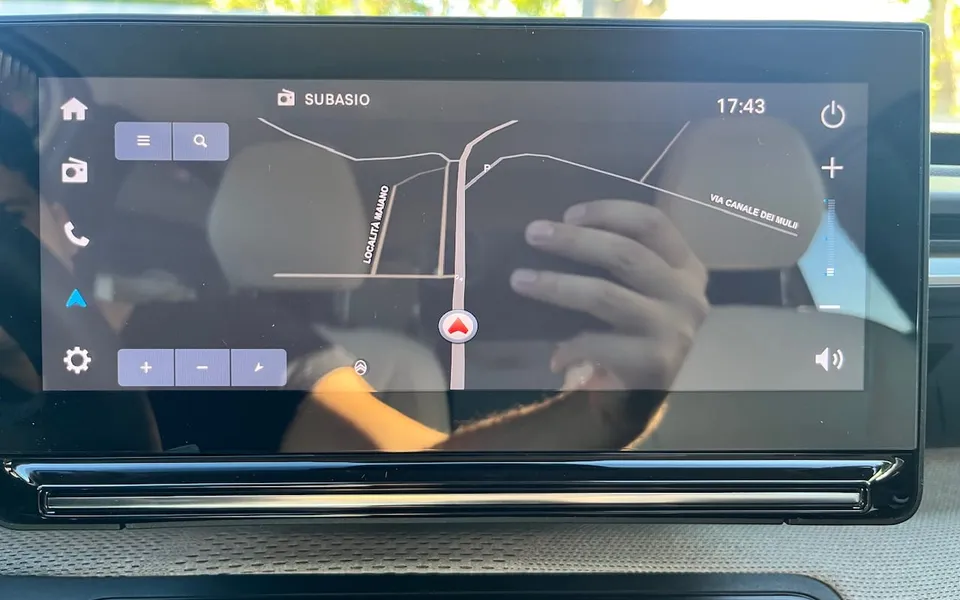 Citroën C3 Puretech 100 MAX — foto 24 di 25