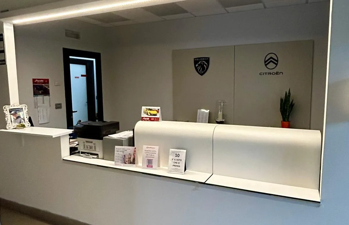 Il banco accettazione Peugeot e Citroën di Mennoli Auto