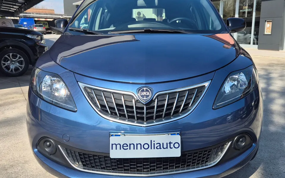 Lancia Ypsilon 1.0 FireFly 5p Hibrid Silver — foto 2 di 19
