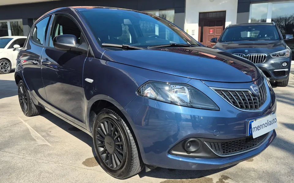 Lancia Ypsilon 1.0 FireFly 5p Hibrid Silver — foto 3 di 19