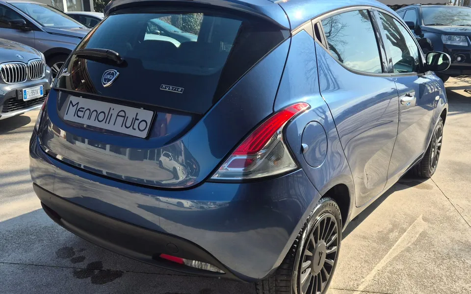 Lancia Ypsilon 1.0 FireFly 5p Hibrid Silver — foto 5 di 19