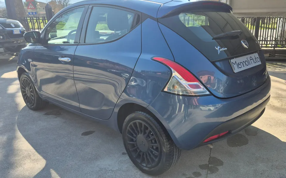 Lancia Ypsilon 1.0 FireFly 5p Hibrid Silver — foto 6 di 19