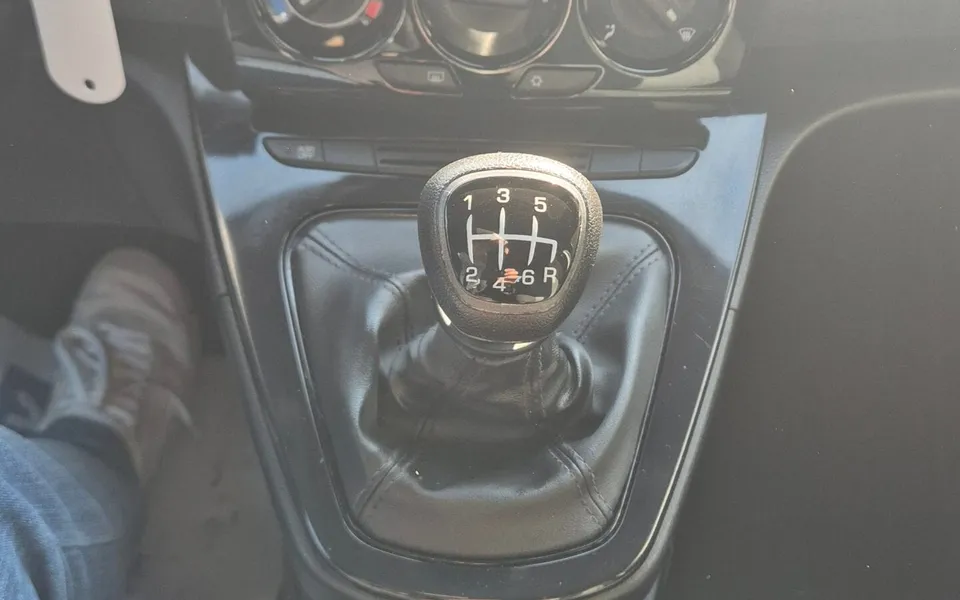Lancia Ypsilon 1.0 FireFly 5p Hibrid Silver — foto 19 di 19