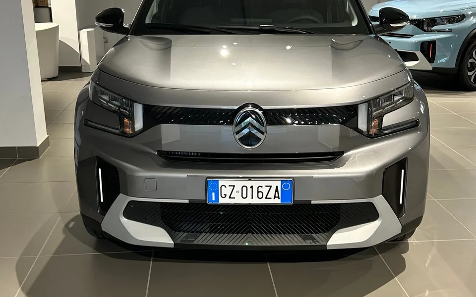 Nuova Citroën C3 Aircross Plus Hybrid 145cv Automatico — foto 1 di 14