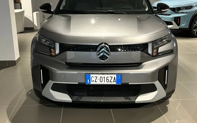 Nuova Citroën C3 Aircross Plus Hybrid 145cv Automatico — foto in concessionaria