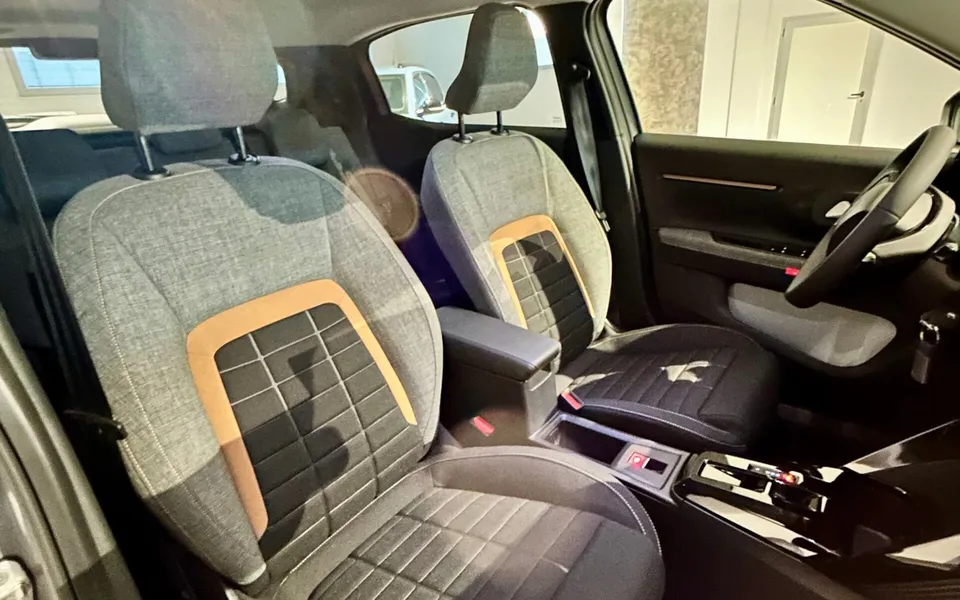 Nuova Citroën C3 Aircross Plus Hybrid 145cv Automatico — foto 6 di 14