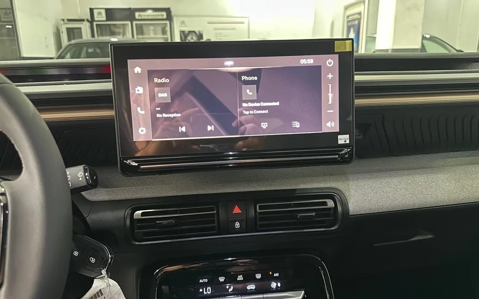 Nuova Citroën C3 Aircross Plus Hybrid 145cv Automatico — foto 9 di 14