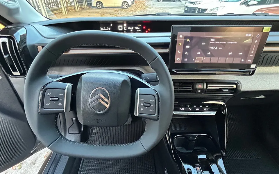 Nuova Citroën C3 Aircross Plus Hybrid 145cv Automatico — foto 12 di 14