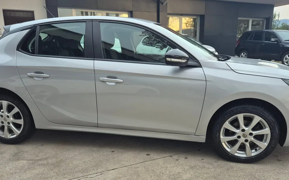 Opel Corsa 1.2 Edition — foto 4 di 22