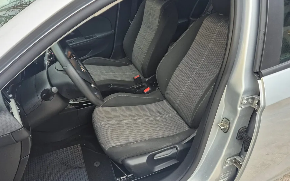 Opel Corsa 1.2 Edition — foto 9 di 22