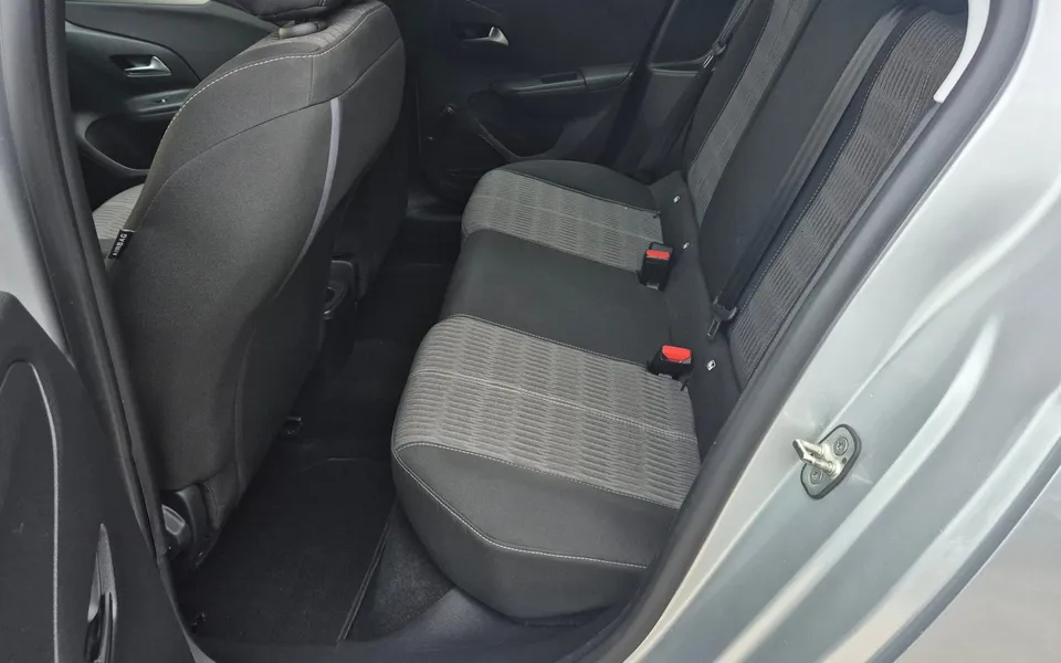 Opel Corsa 1.2 Edition — foto 11 di 22