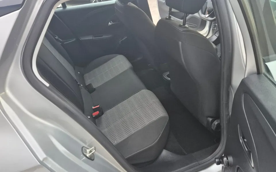 Opel Corsa 1.2 Edition — foto 13 di 22