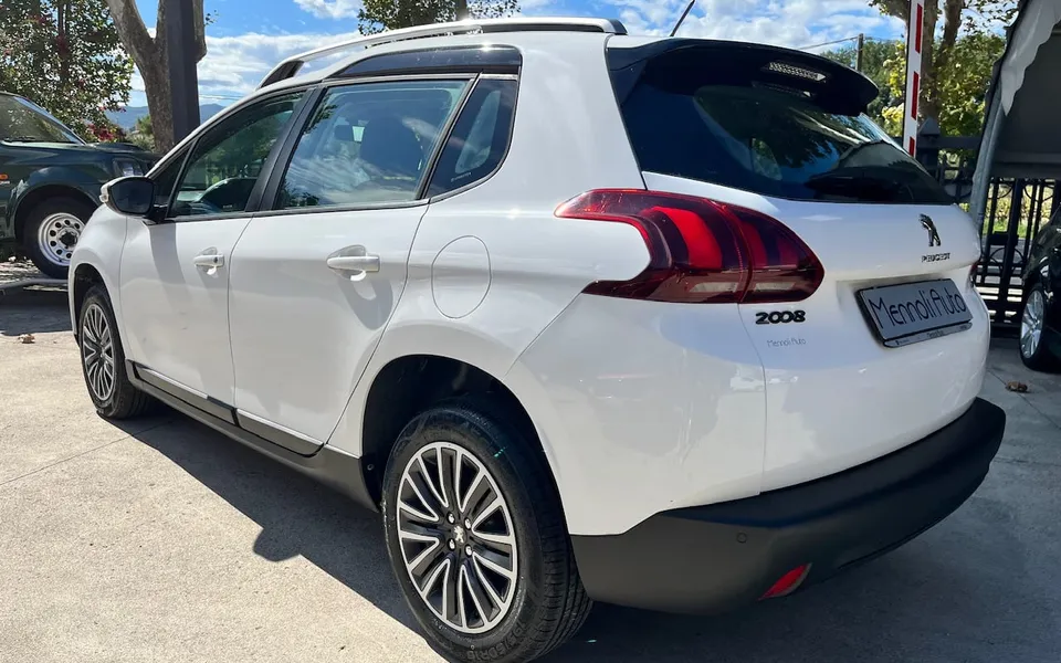 Peugeot 2008 Active 75 BlueHDi — foto 9 di 21