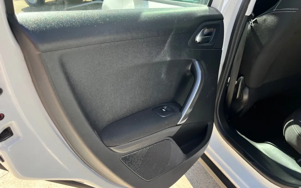 Peugeot 2008 Active 75 BlueHDi — foto 11 di 21