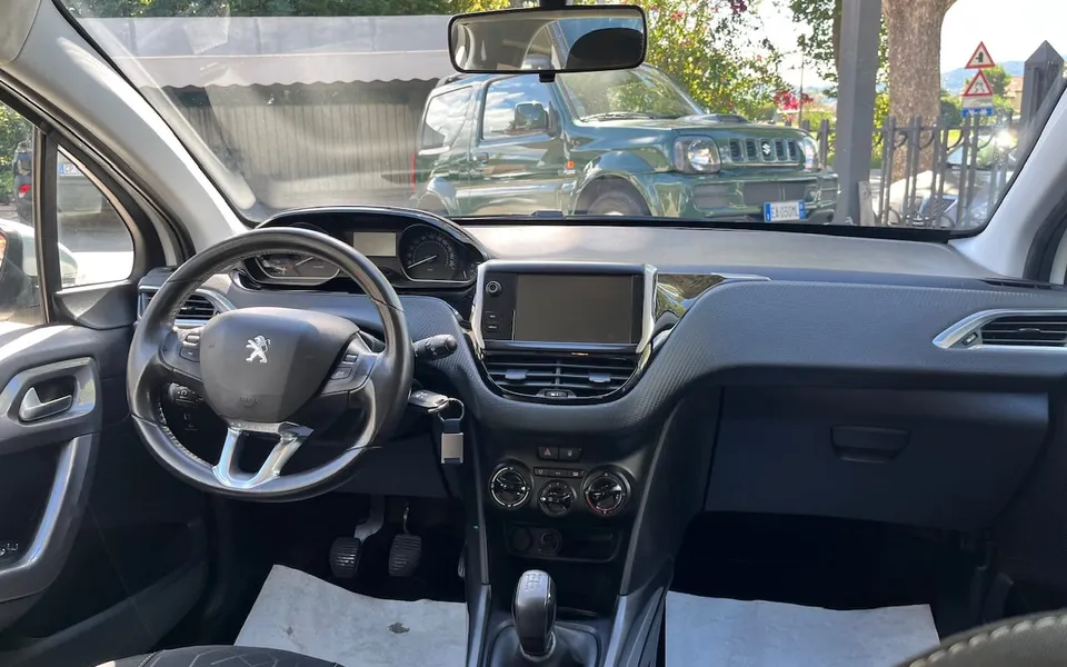Peugeot 2008 Active 75 BlueHDi — foto 17 di 21