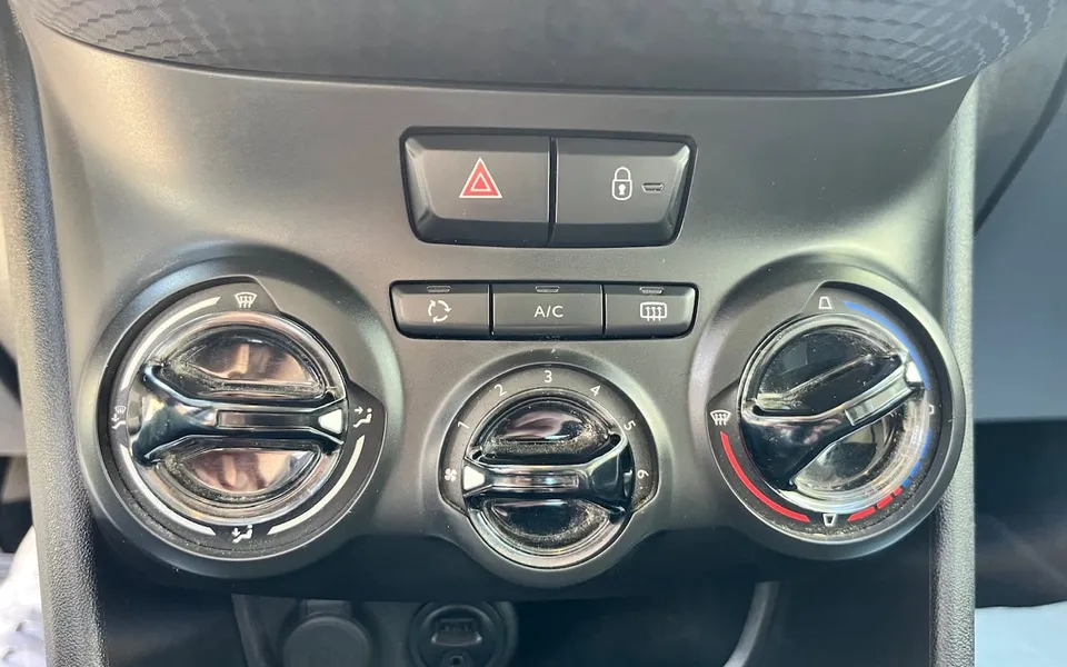 Peugeot 2008 Active 75 BlueHDi — foto 21 di 21