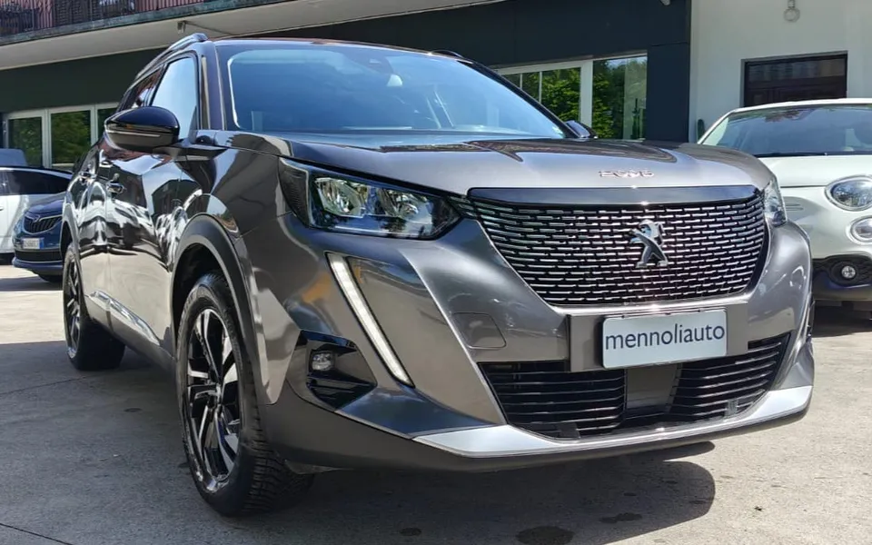 Peugeot 2008 Pure Tech 130 S&S Allure — foto 1 di 19