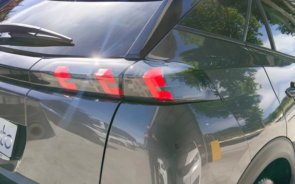Peugeot 2008 Pure Tech 130 S&S Allure — foto 2 di 19