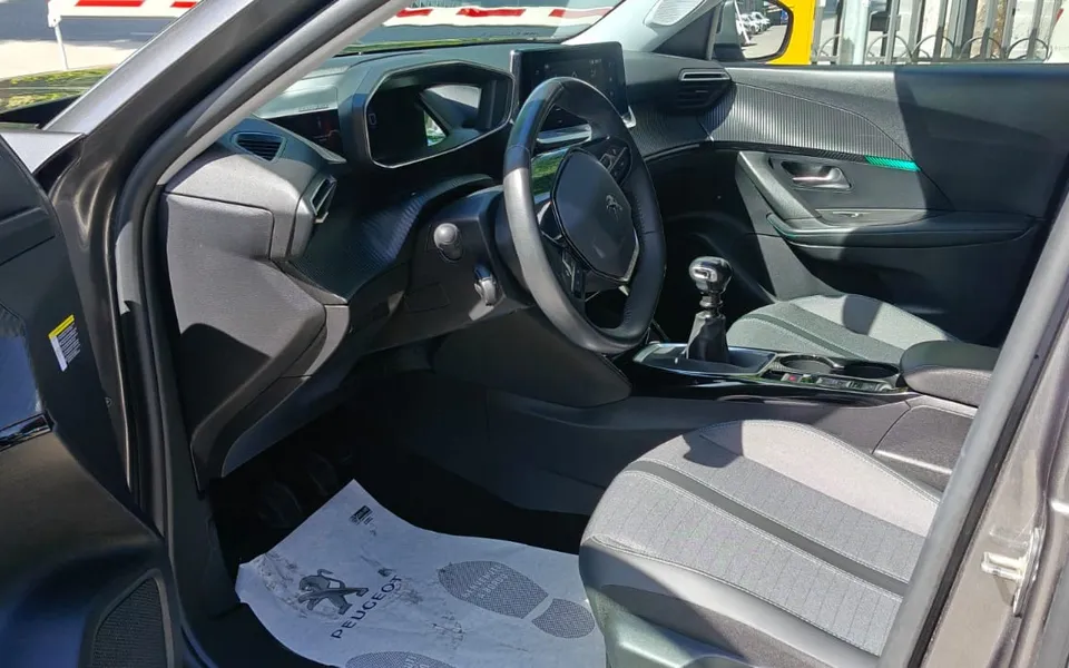 Peugeot 2008 Pure Tech 130 S&S Allure — foto 7 di 19