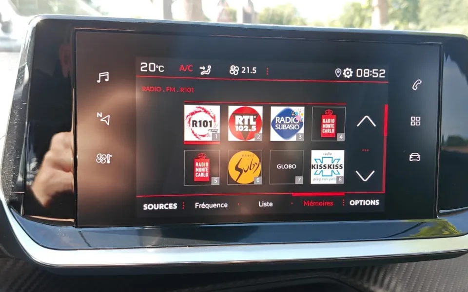 Peugeot 2008 Pure Tech 130 S&S Allure — foto 13 di 19