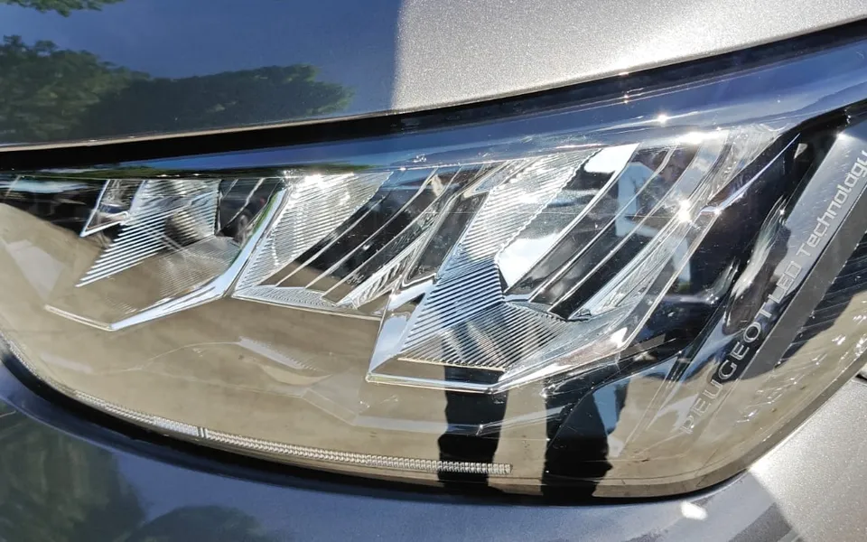 Peugeot 2008 Pure Tech 130 S&S Allure — foto 17 di 19