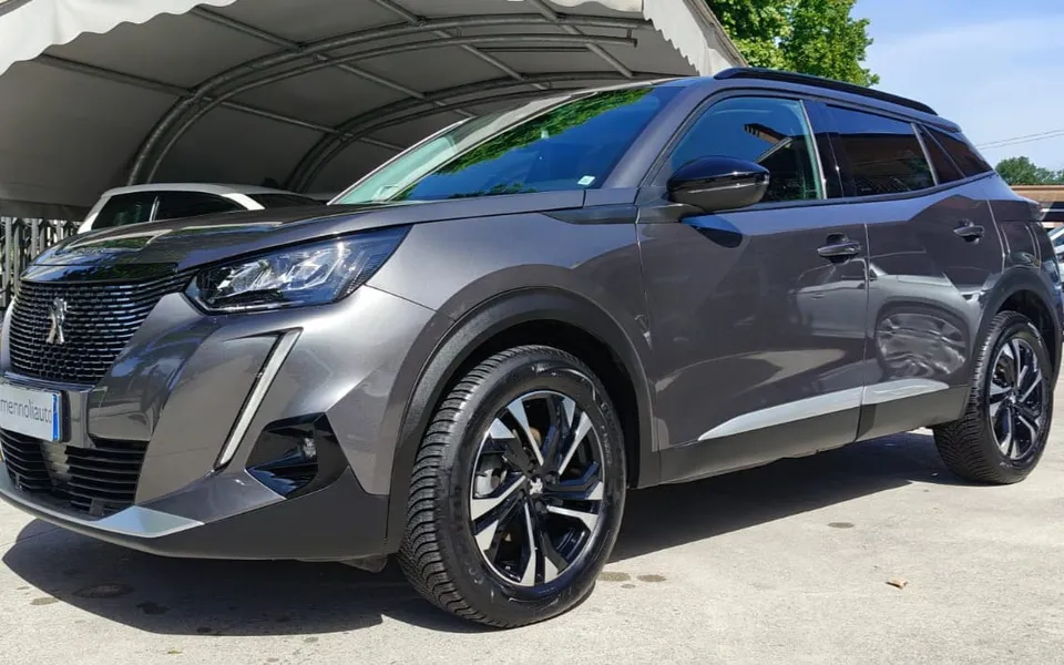 Peugeot 2008 Pure Tech 130 S&S Allure — foto 19 di 19