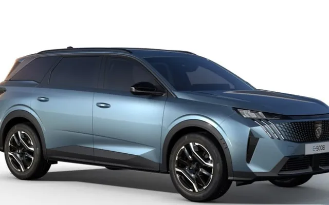 NUOVA Peugeot 5008 — foto in concessionaria