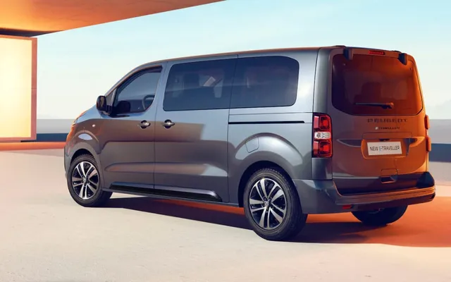 Peugeot TRAVELLER — foto in concessionaria