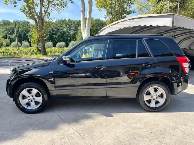 Suzuki Grand Vitara 1.9 DdiS 5p — foto 9 di 18