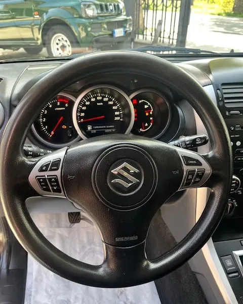 Suzuki Grand Vitara 1.9 DdiS 5p — foto 17 di 18