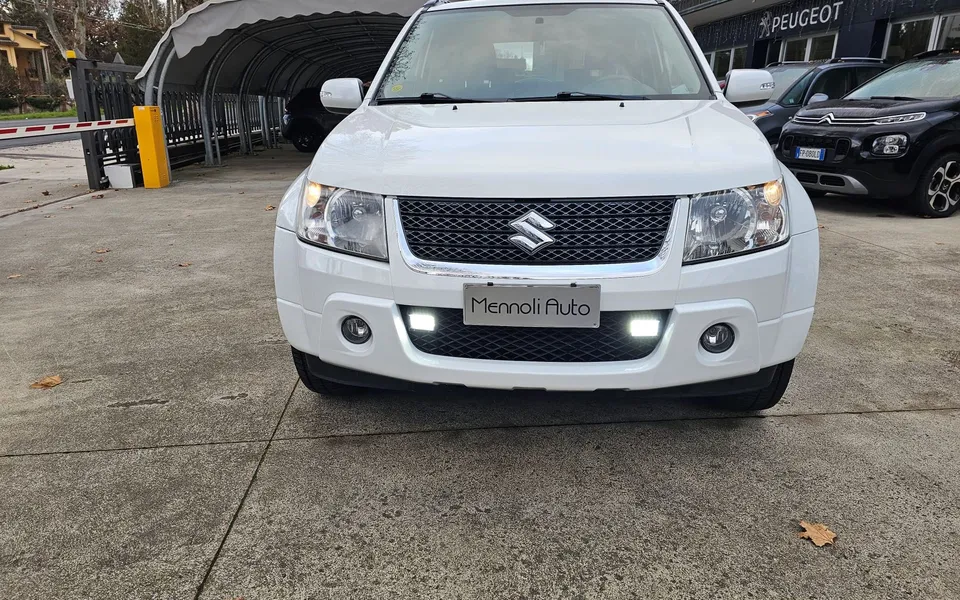 Suzuki Grand Vitara — foto 1 di 8