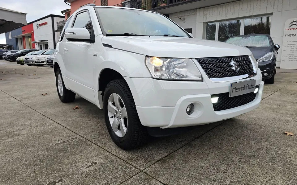 Suzuki Grand Vitara — foto 2 di 8
