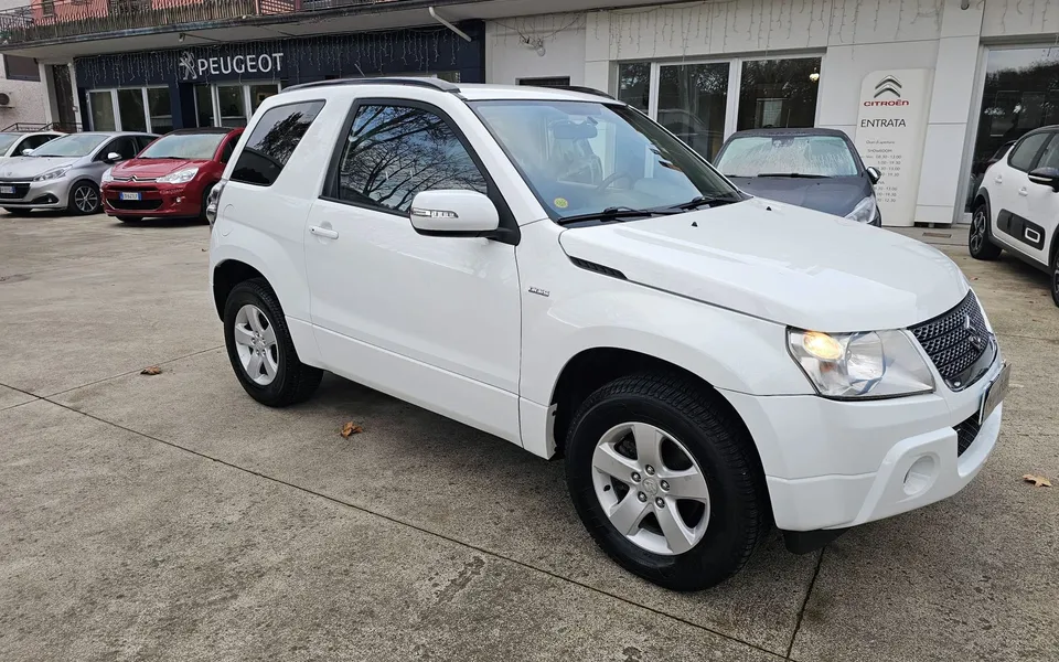 Suzuki Grand Vitara — foto 3 di 8