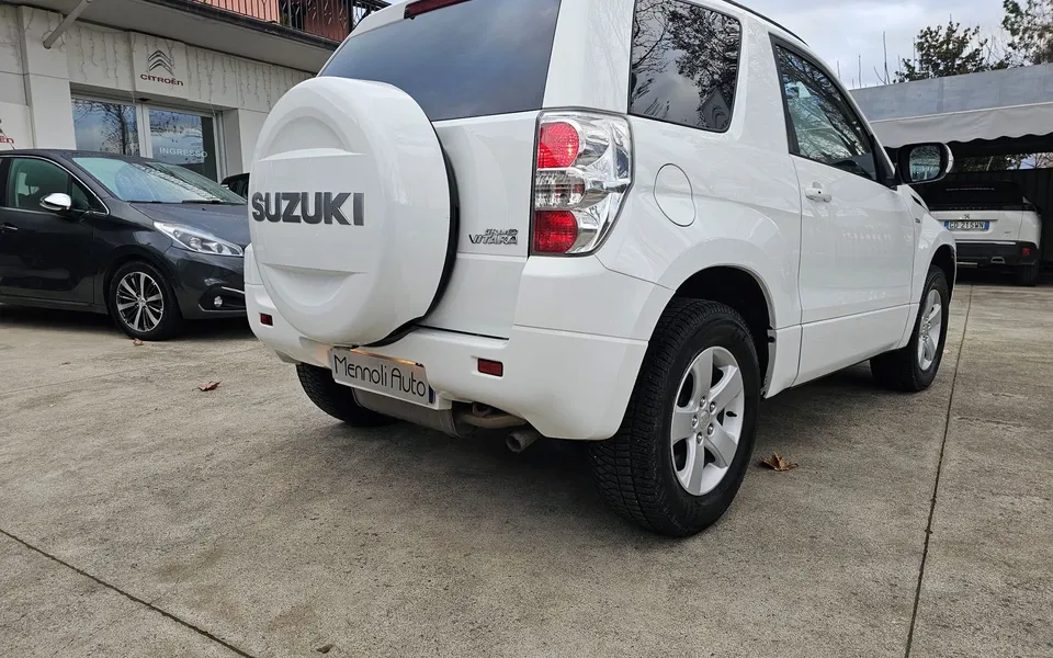 Suzuki Grand Vitara — foto 4 di 8