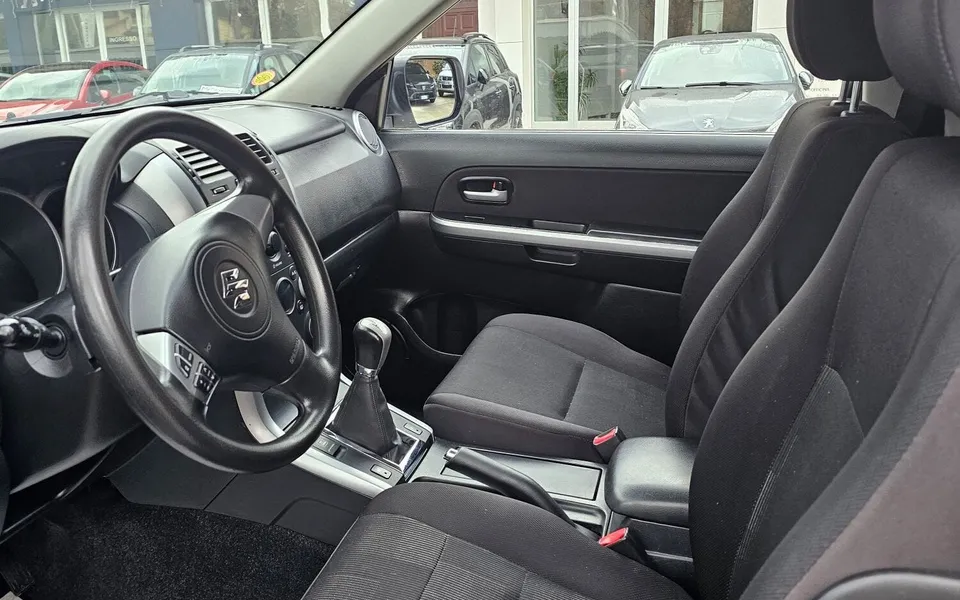 Suzuki Grand Vitara — foto 7 di 8