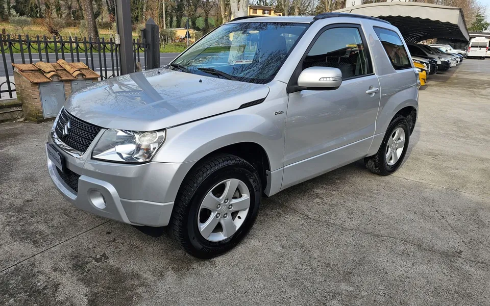 Suzuki Grand Vitara — foto 1 di 8